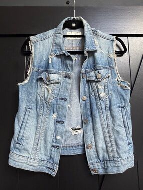 Rag & Bone Distressed Denim Vest in Tattered Wash - Like New - Small - So soft!